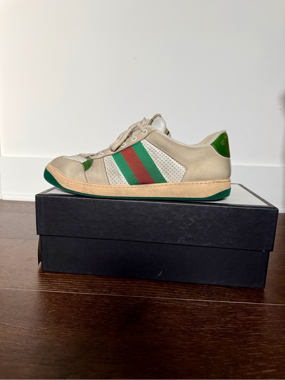 Gucci Street Nabu distressed Beige Leather Sneakers with Green and Red Stripes - Picture 3 of 7